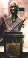 O busto de Arnaldo Guinle em nossa sede