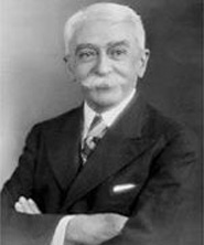 O Barão Pierre de Coubertin (foto da década de 30) O Barão Pierre de Coubertin (foto da década de 30)