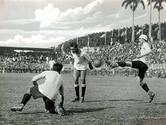 A partida final contra o Uruguai foi realizada no dia 25 de maio e, após 150 minutos de jogo, o tempo normal e mais duas prorrogações de 30 minutos, Friedenreich fez 1 x 0 e deu o título para o Brasil, aos 3 minutos da segunda prorrogação. A partida final contra o Uruguai foi realizada no dia 25 de maio e, após 150 minutos de jogo, o tempo normal e mais duas prorrogações de 30 minutos, Friedenreich fez 1 x 0 e deu o título para o Brasil, aos 3 minutos da segunda prorrogação.