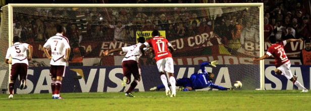A defesa de Cavalieri / Foto de Nelson Perez